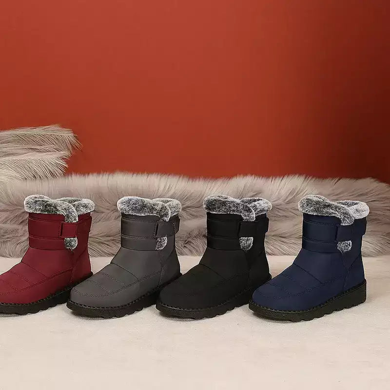 Alignement de plusieurs paires de bottes fourrées homme dans différentes couleurs