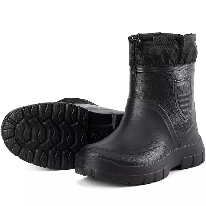 Bottes de pluie noires montrant la semelle