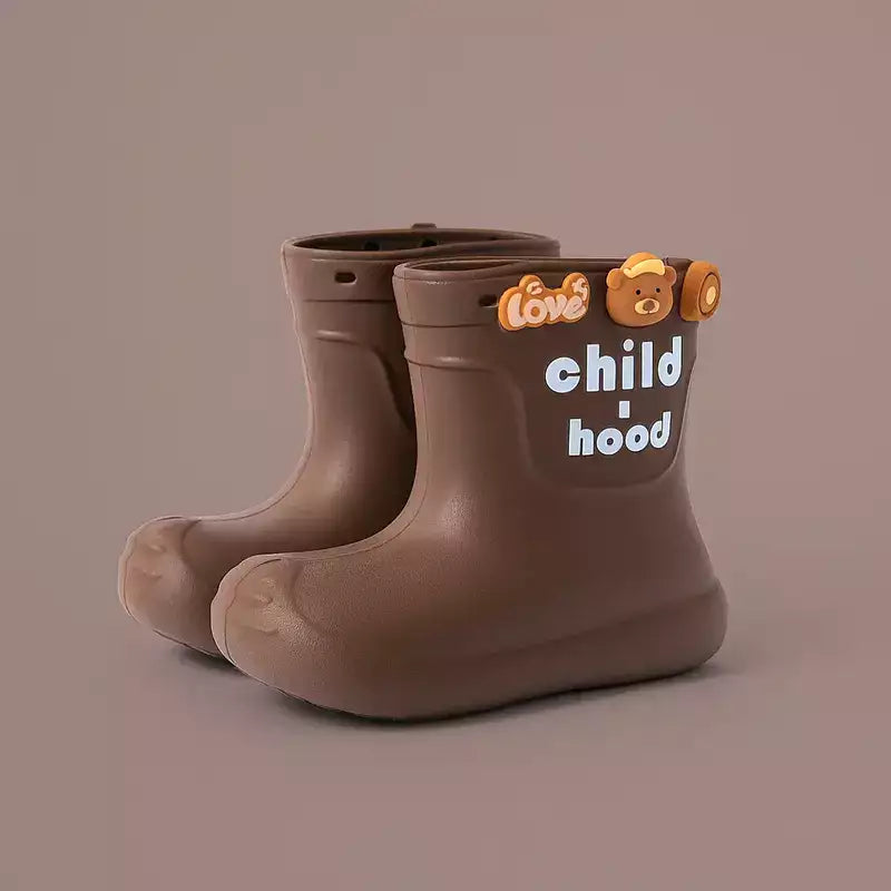 bottes de pluie fille sur fond brun