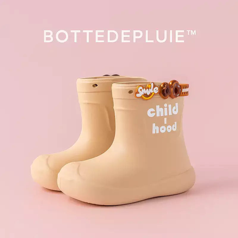 bottes de pluie fille sur fond uni pastel