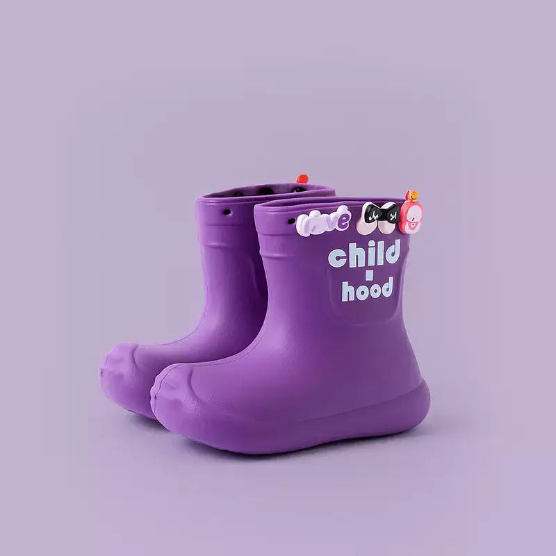 bottes de pluie fille sur fond uni violet