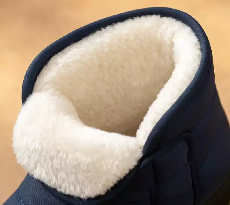 bottes fourrées homme zoom sur la doublure intérieure en fausse fourrure blanche