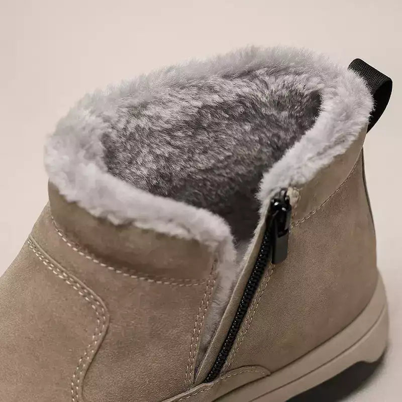 intérieur de la botte fourrée homme mettant en valeur la doublure en fausse fourrure douce et chaude